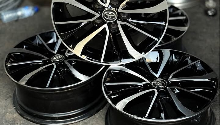 Toyota Camry 17 inch original rims for sale