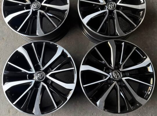 Toyota Camry 17 inch original rims for sale