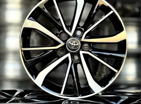 Toyota Camry 17 inch original rims for sale