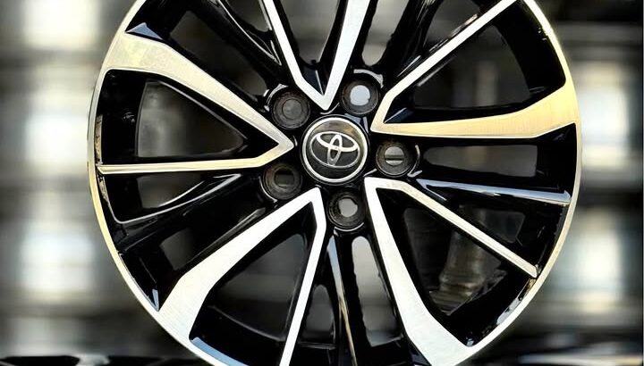 Toyota Camry 17 inch original rims for sale