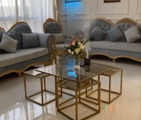 ⁨ للبيع كنب مصري خمس كراسي
