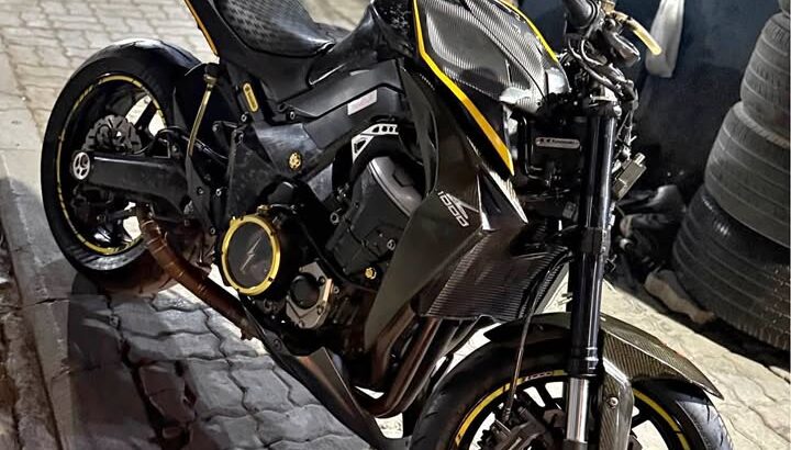 Kawasaki Z1000 2016 GCC in perfect condition for s