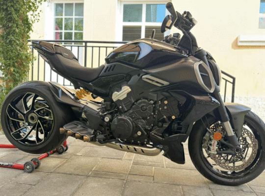 Ducati Diavel 2023 V4 GCC Under Warranty For Sale