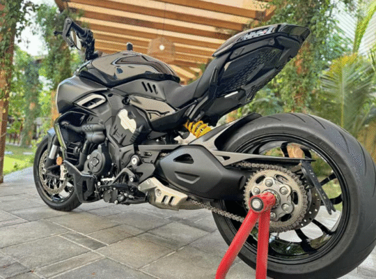 Ducati Diavel 2023 V4 GCC Under Warranty For Sale