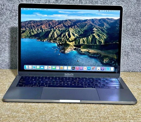 MacBook Pro 13inches Intel Core i5 2017 For Sale
