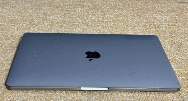 MacBook Pro 13inches Intel Core i5 2017 For Sale