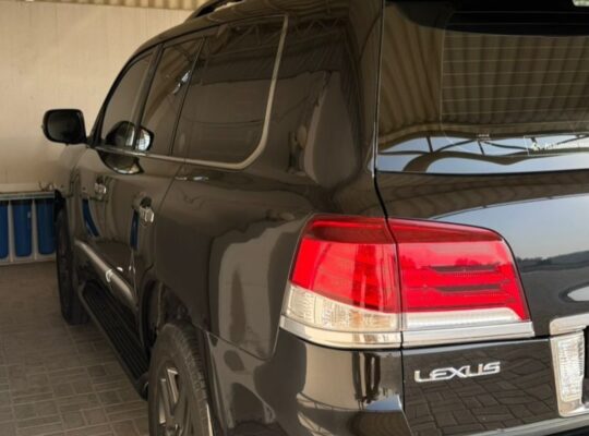 Lexus LX570 full option 2013 Gcc