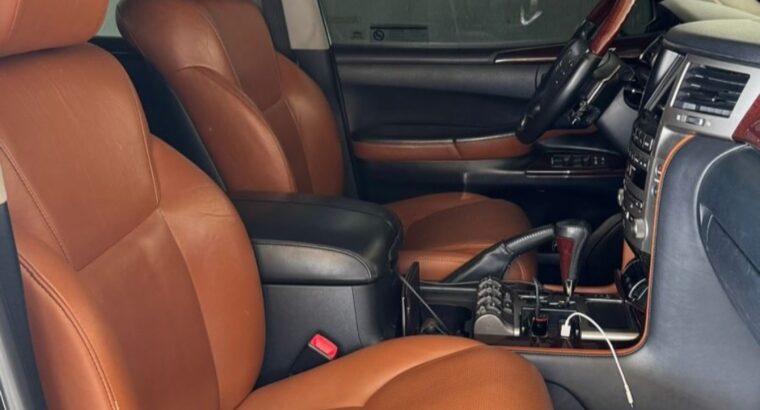 Lexus LX570 full option 2013 Gcc