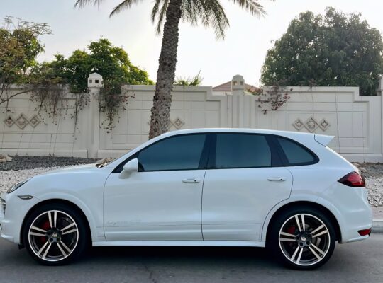Porsche Cayenne GTS 2014 Gcc