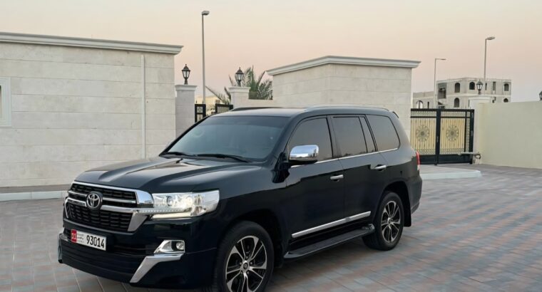 Toyota Land cruiser VXR 5.7L full option 2021