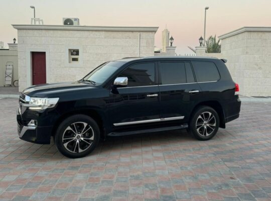 Toyota Land cruiser VXR 5.7L full option 2021