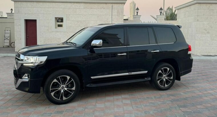 Toyota Land cruiser VXR 5.7L full option 2021
