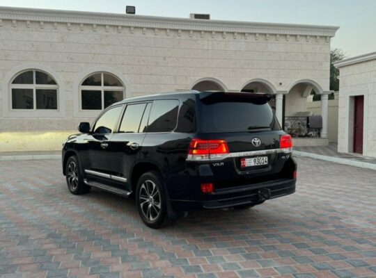 Toyota Land cruiser VXR 5.7L full option 2021