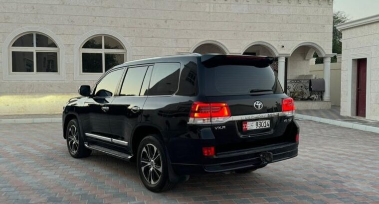 Toyota Land cruiser VXR 5.7L full option 2021