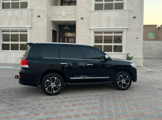Toyota Land cruiser VXR 5.7L full option 2021