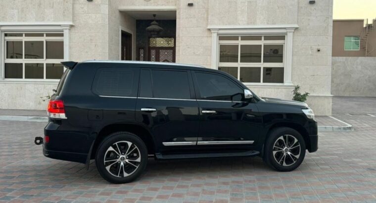 Toyota Land cruiser VXR 5.7L full option 2021