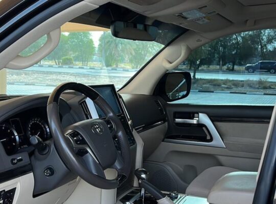 Toyota Land cruiser VXR 5.7L full option 2021