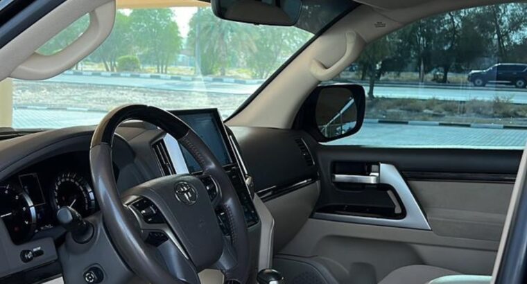 Toyota Land cruiser VXR 5.7L full option 2021