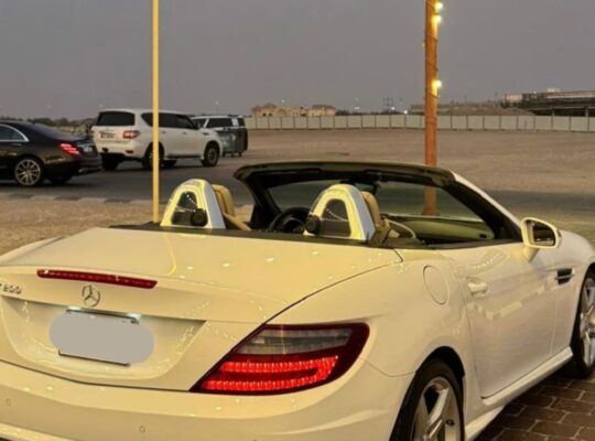 Mercedes SLK200 full option 2015 Gcc