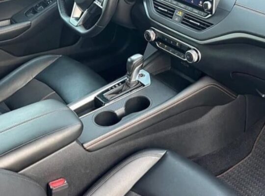 Nissan Altima SR 2022 full option USA imported