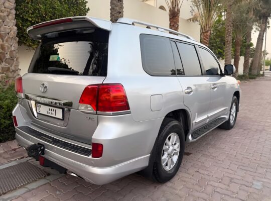 Toyota Land cruiser GXR 2015 in good condition