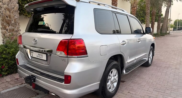 Toyota Land cruiser GXR 2015 in good condition