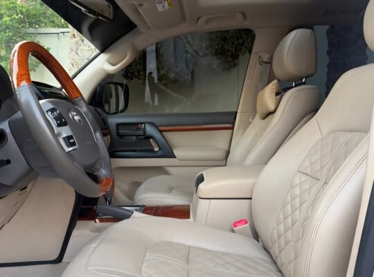Toyota Land cruiser GXR 2015 in good condition