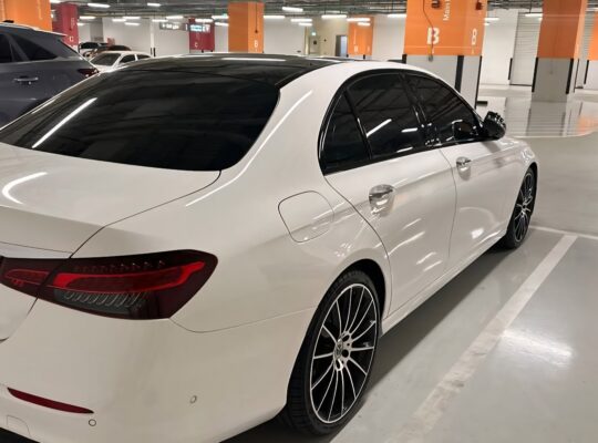 Mercedes E300 full option 2021 Gcc