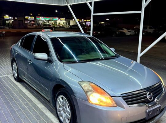 Nissan Altima 2009 base option Gcc