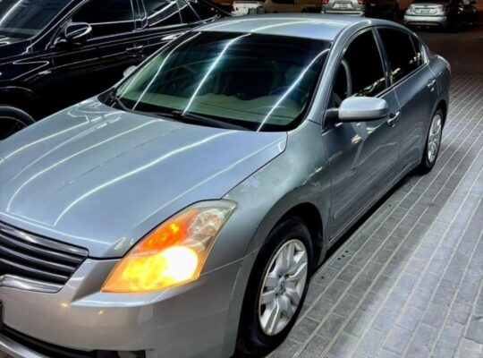 Nissan Altima 2009 base option Gcc