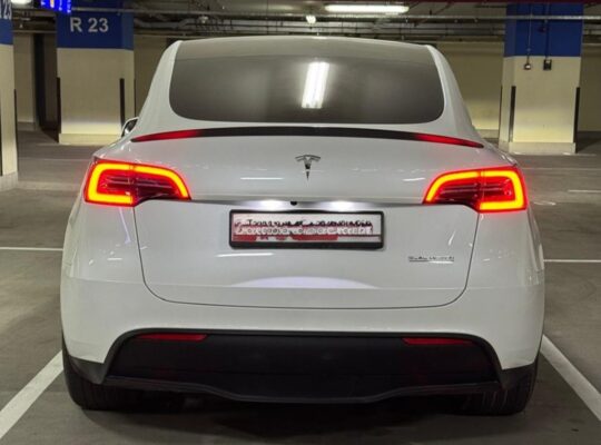 Tesla model Y 2023 Gcc in perfect condition