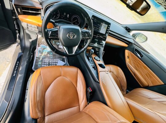 Toyota Avalon limited 2019 Gcc for sale