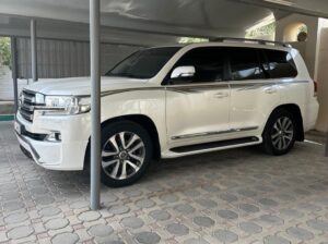 Toyota Land cruiser GXR 5.7L full option 2016 Gcc