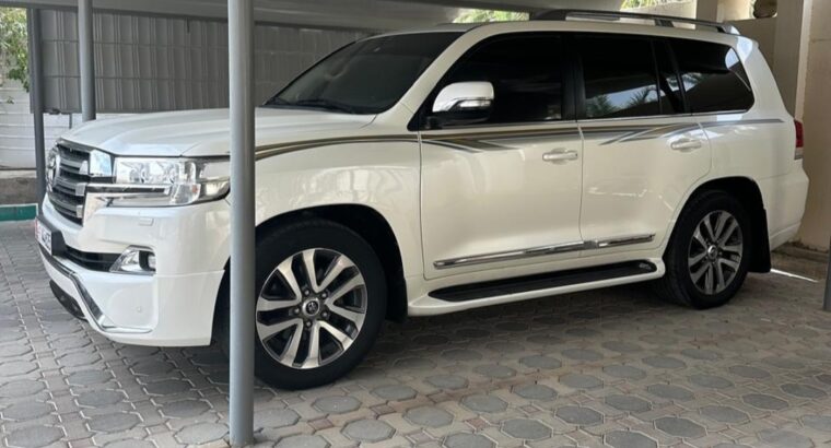 Toyota Land cruiser GXR 5.7L full option 2016 Gcc