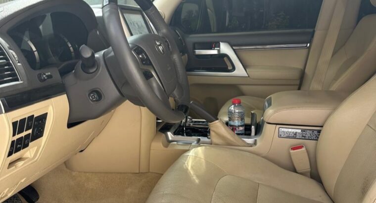 Toyota Land cruiser GXR 5.7L full option 2016 Gcc