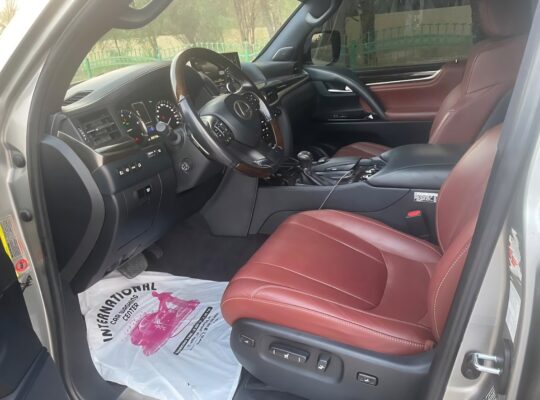 Lexus LX570 full option 2016 Gcc for sale
