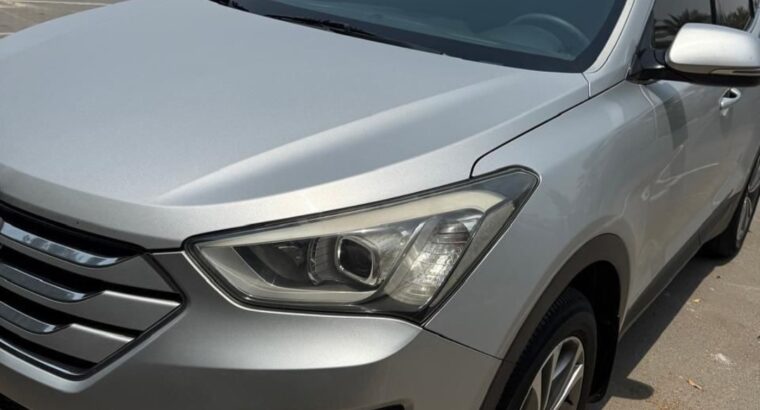 Hyundai Santa fe 2015 Gcc full option for sale