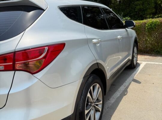 Hyundai Santa fe 2015 Gcc full option for sale