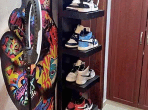 Shoe organiser with wall painting for sale