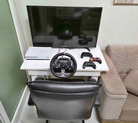 Xbox Full set with 3 controller Table screen and s