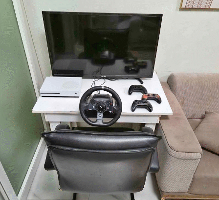 Xbox Full set with 3 controller Table screen and s
