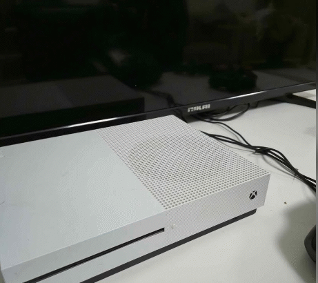 Xbox Full set with 3 controller Table screen and s