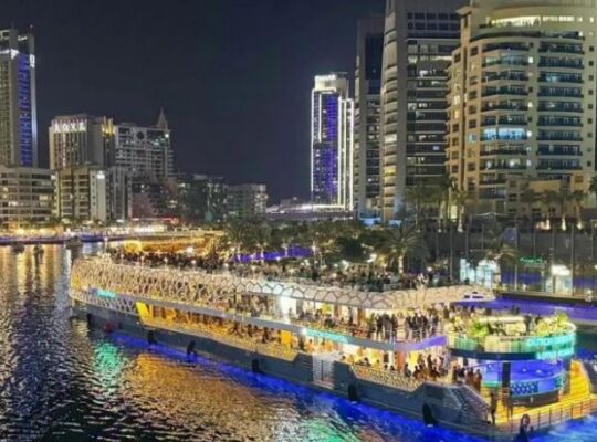 رحلة عشاء ف اليخت