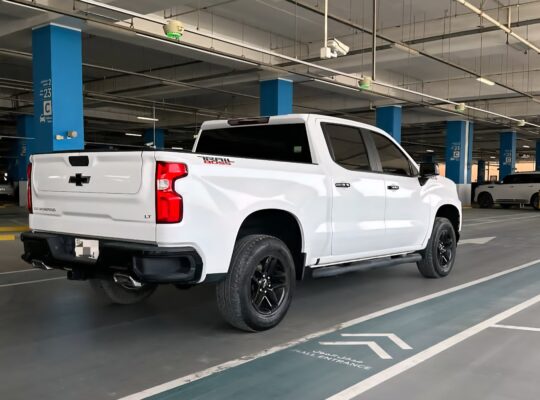 Chevrolet Silverado trail boss 6.2L full option 20