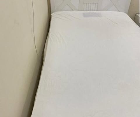 ⁨للبيع سريرين فردي استعمال خفيف