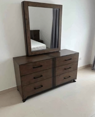 Bed set king size 5 piece in good condition for sa