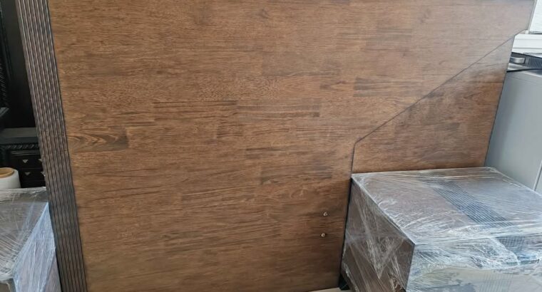 Bed set king size 5 piece in good condition for sa