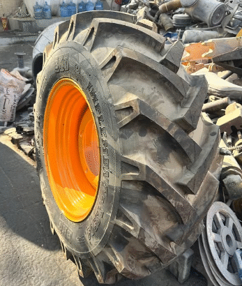 JCB Boomloader tyre & rim for sale