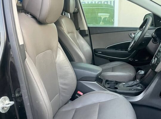 Hyundai Santa Fe 2014 V6 full option 7 seater for