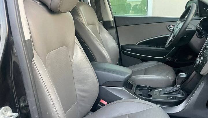 Hyundai Santa Fe 2014 V6 full option 7 seater for